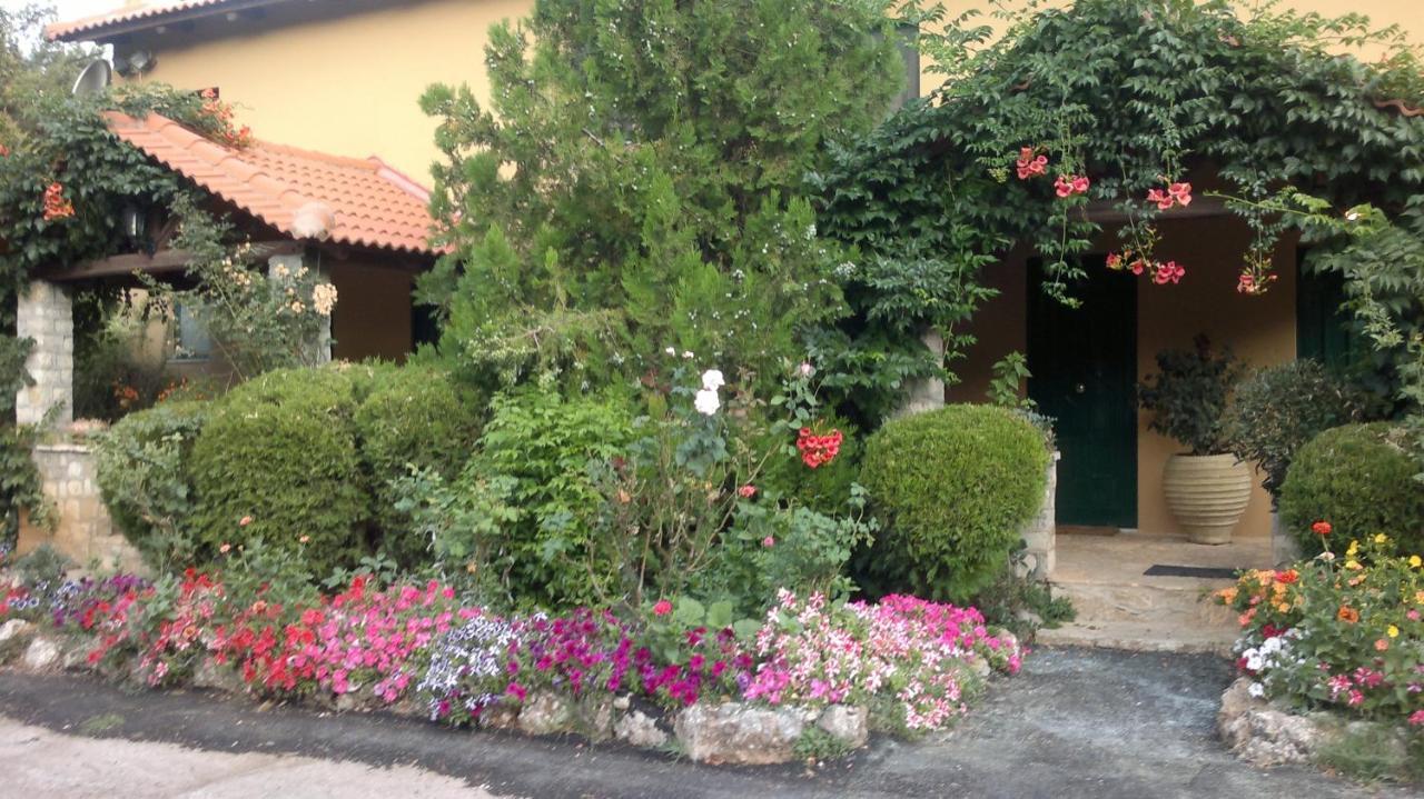 Aphrodite'S Inn Kalavrita Kültér fotó